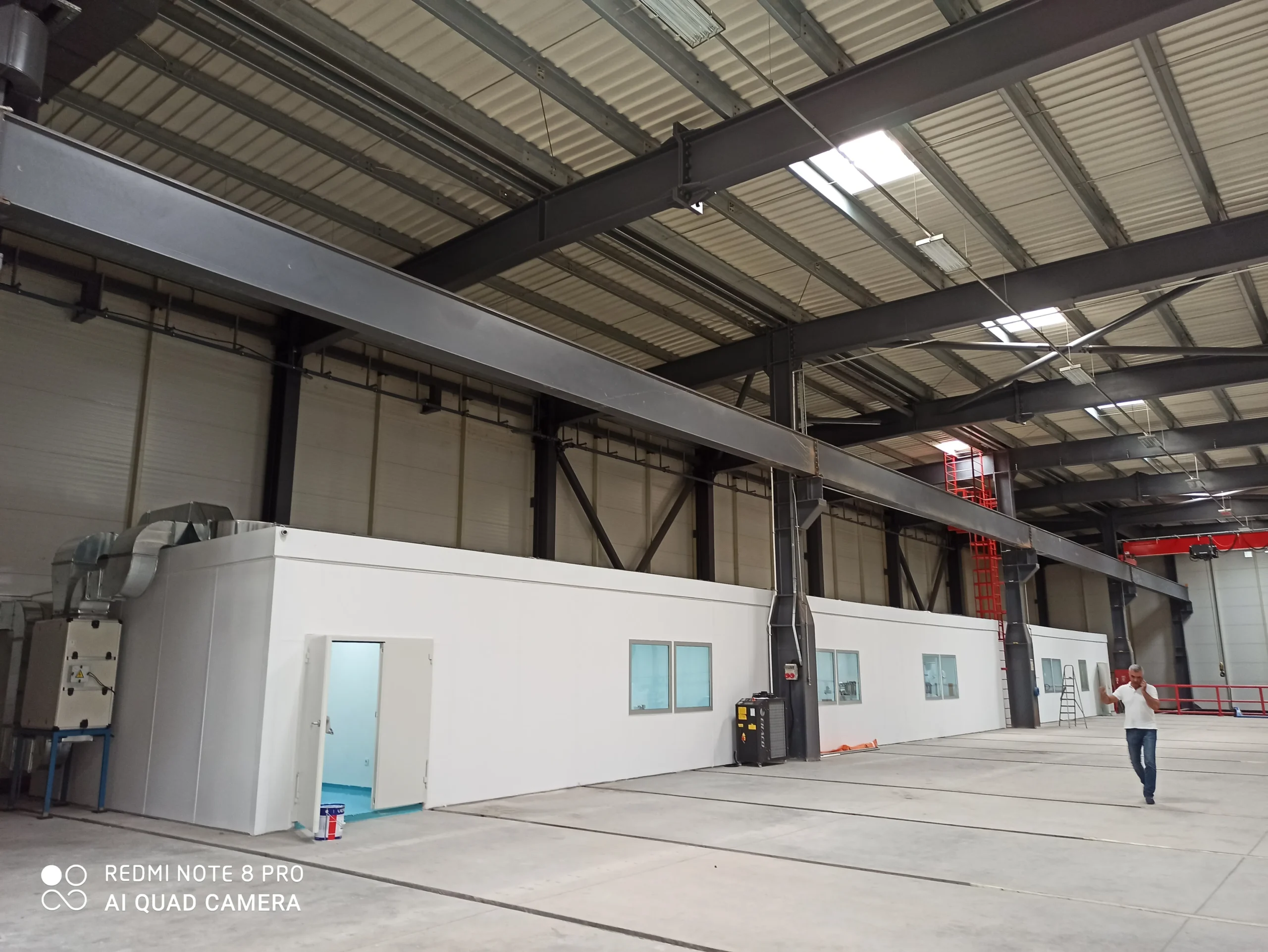 High-quality storage container designed for safe, durable, and efficient storage of goods in industrial and commercial use.