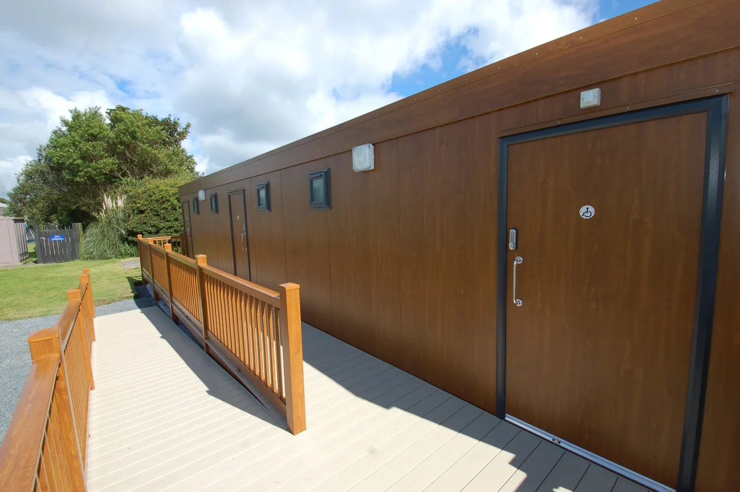 Portable WC Cabins & Shower1