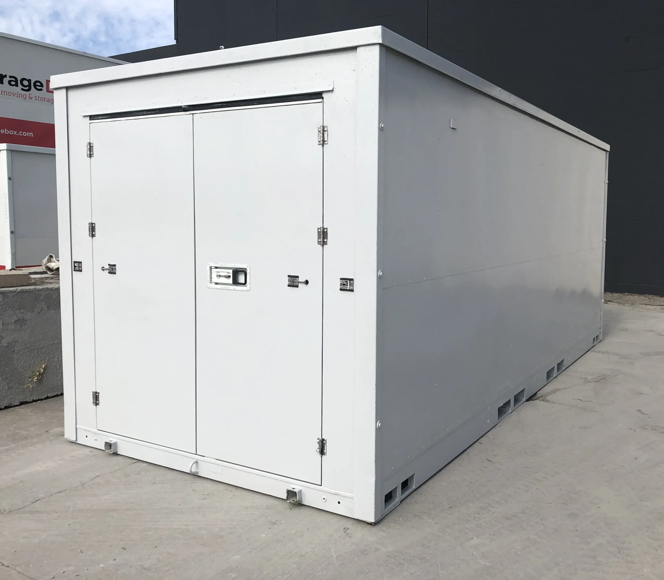 High-quality storage containers designed for safe cargo transport, industrial warehousing, and long-term storage solutions.