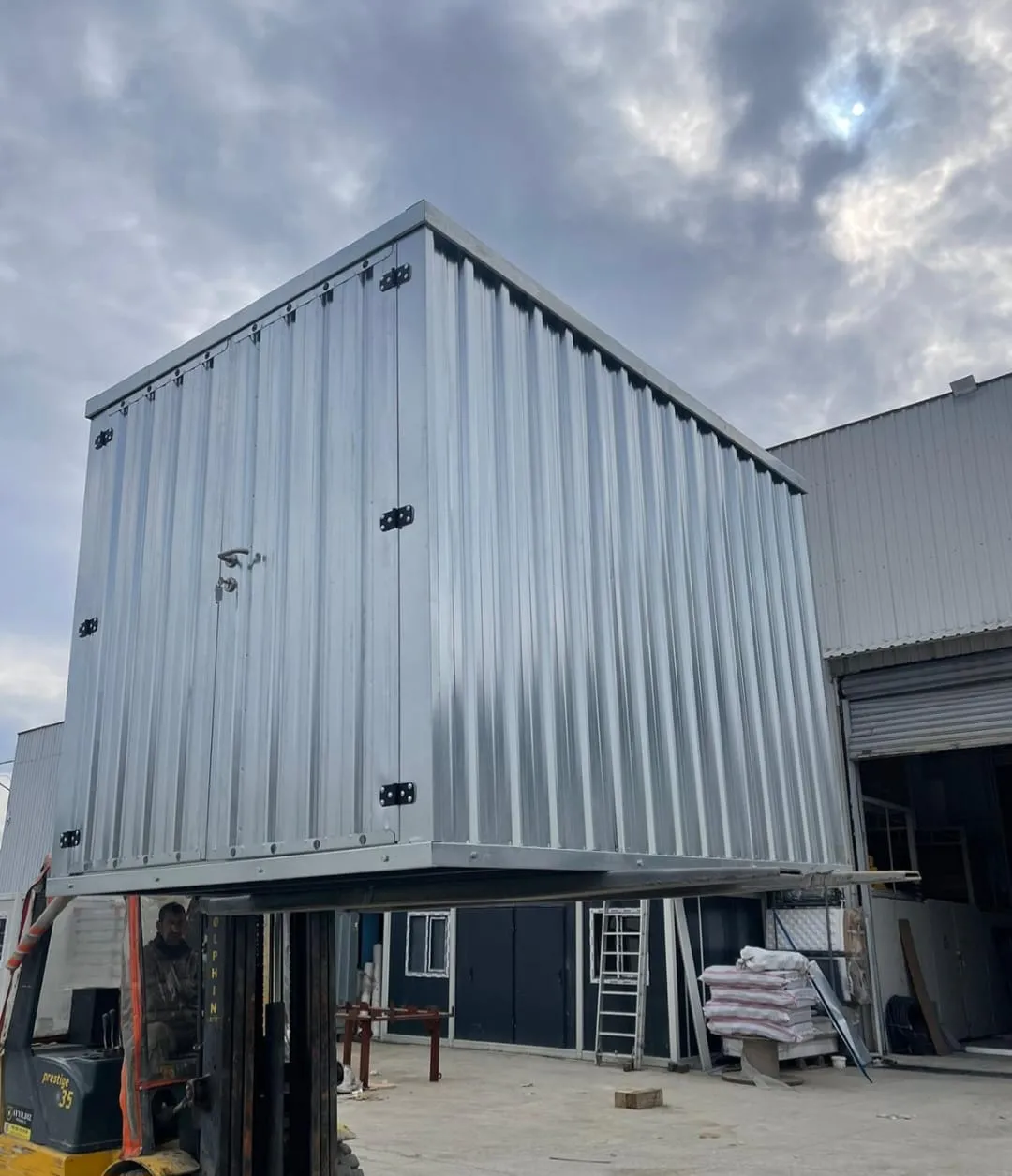 Heavy-duty storage container designed for safe cargo transportation and long-term industrial storage.