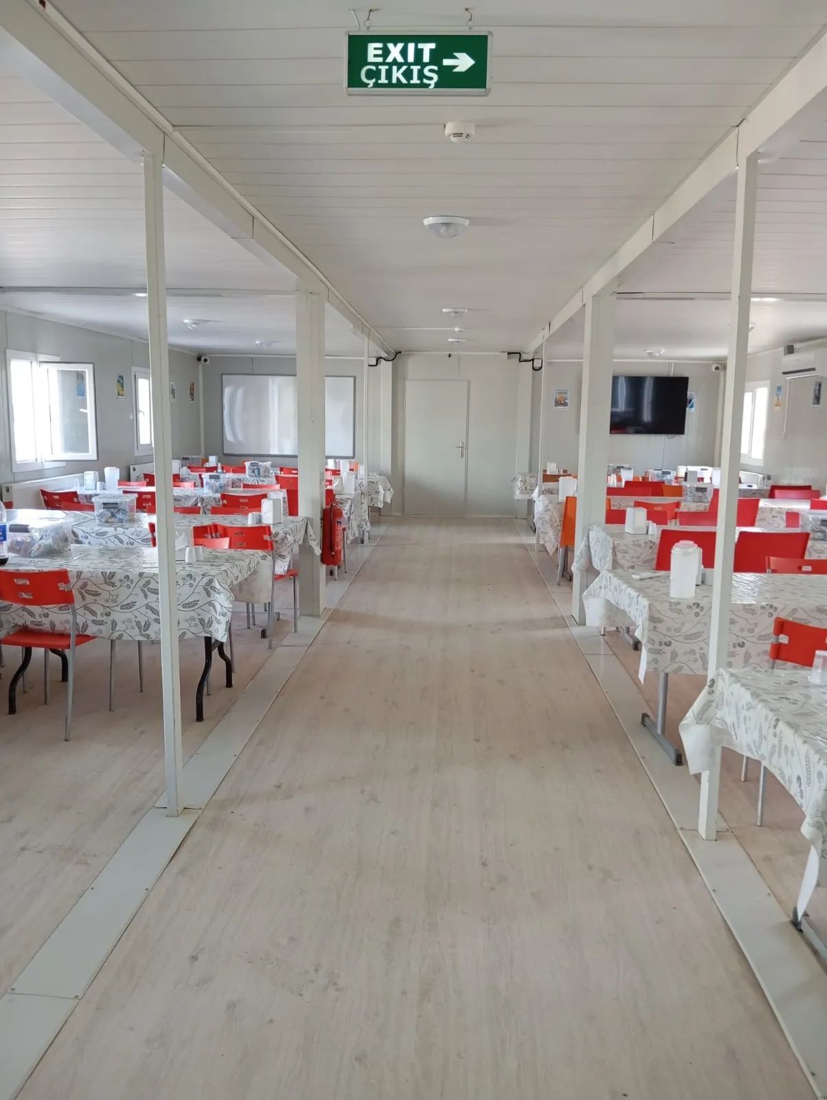 Modern prefabricated dining hall example