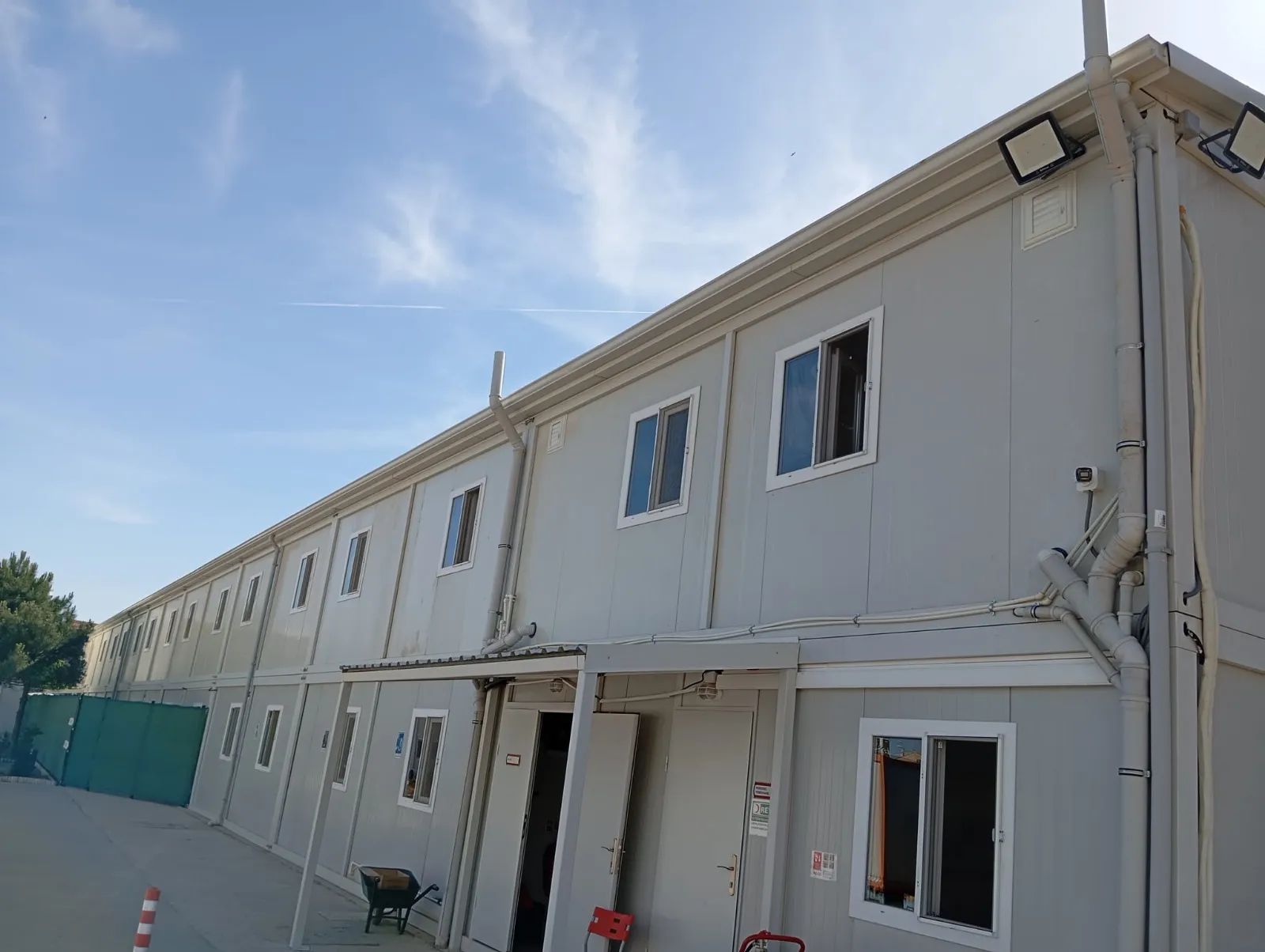 Insulated wall panels of prefabricated dining hall