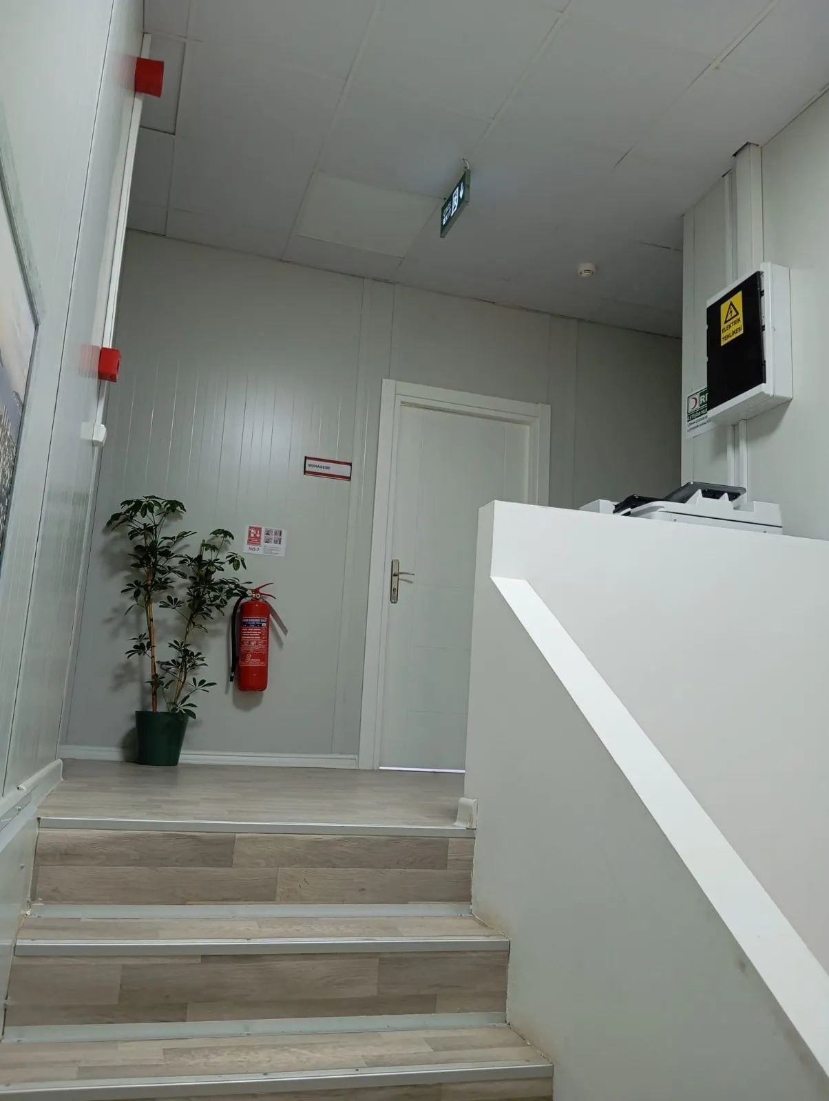 Custom-designed prefabricated dining hall for a company