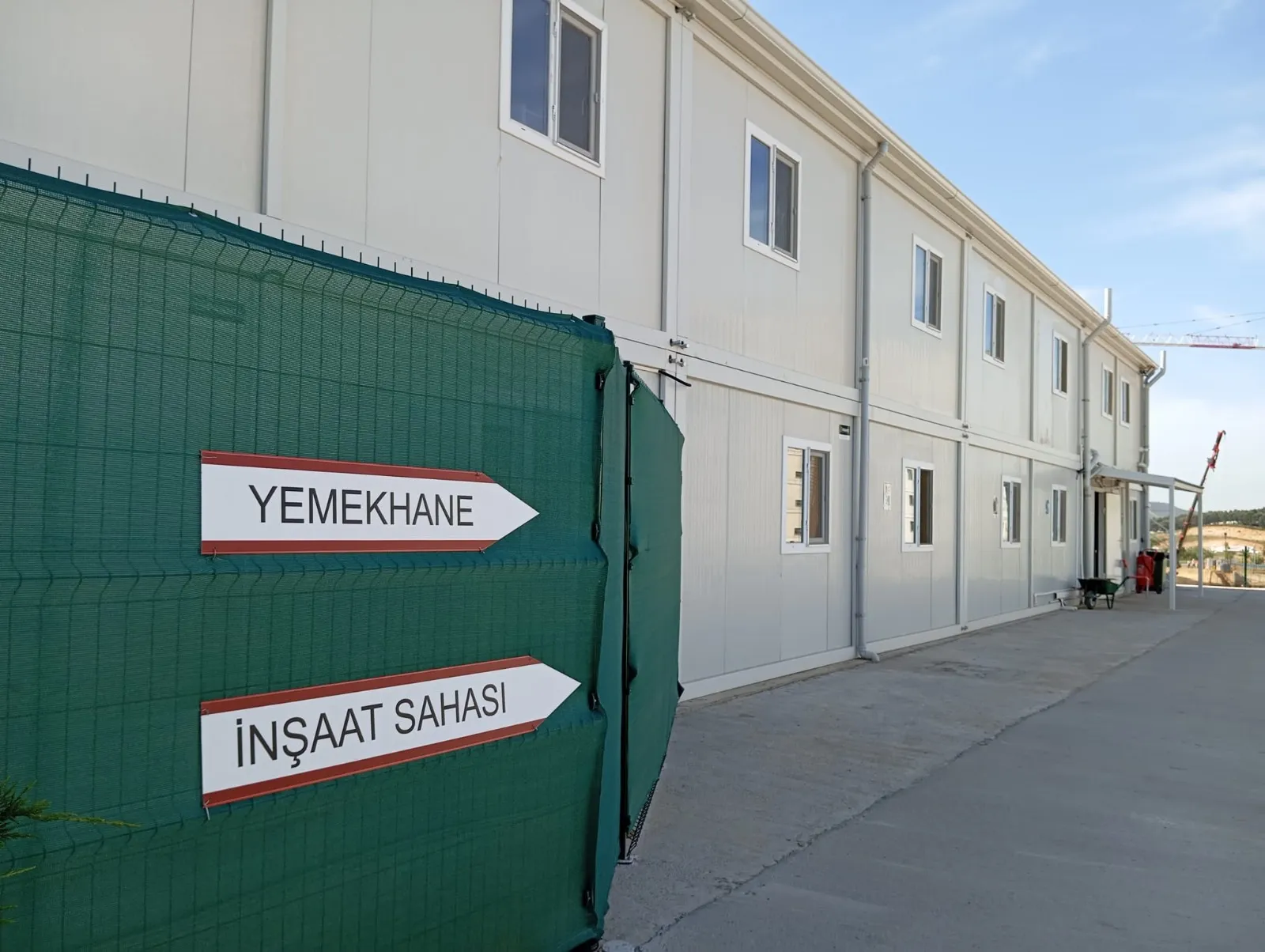 Prefabricated dining hall assembly phase photo