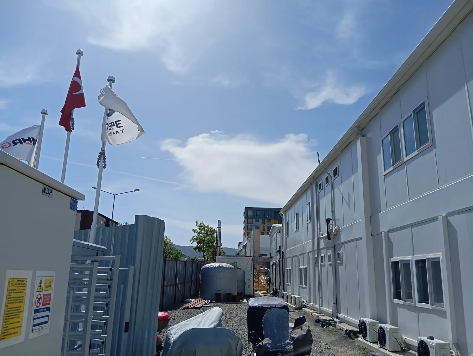 Prefabricated dining hall in an industrial zone